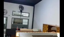 Kamar sel di Lapas Kelas IIA Cilegon, Banten, yang viral di media sosial karena dianggap sangat mewah dan jauh dari gambaran sel penjara pada umumnya. Foto: Ist.
