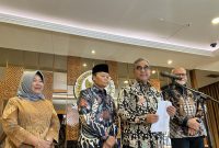 etua MPR RI Ahmad Muzani (tengah) didampingi jajaran pimpinan lembaga memberikan keterangan pers di Jakarta, Rabu (13/5/2026). Foto: Ist.