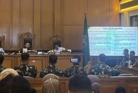 Suasana sidang lanjutan kasus penyiraman air keras terhadap aktivis KontraS, Andrie Yunus, di Pengadilan Militer II-08 Jakarta. Majelis hakim memerintahkan agar dihadirkan saksi ahli kimia untuk menjelaskan kandungan dan reaksi zat cairan yang digunakan pelaku. Foto: Ist.