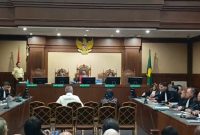 Suasana sidang pembacaan putusan kasus korupsi pengadaan LNG di PT Pertamina periode 2013-2020. Majelis hakim menjatuhkan hukuman penjara 4,5 tahun kepada Hari Karyuliarto dan 3,5 tahun kepada Yenni Andayani, serta denda masing-masing Rp200 juta. Foto: Ist.