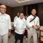 Kaesang Pangarep (kanan), Ketua Tim Pemenangan, bersama Reynaldo Bryan (tengah), Calon Ketua Umum HIPMI, dan para pendukung saat menghadiri acara “Malam Kolaborasi Daerah” di Plataran Senayan, Jakarta Pusat, Jumat (15/5/2026). Foto: Ist.