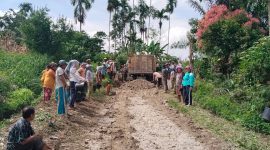 Jatagena Pegagan Hilir Bergerak, Warga Simanduma Gotong Royong Perbaiki Jalan. (Foto:Ist) 