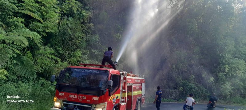 Pemkab Humbang Hasundutan Tangani Kebakaran Rumah di Parlilitan dan Lahan di Baktiraja. (Foto:Ist) 