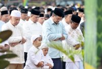 Gubernur Sumatera Utara Muhammad Bobby Afif Nasution melaksanakan Salat Iduladha 1447 Hijriah bersama masyarakat di Lapangan Merdeka, Kota Binjai, Rabu (27/5/2026) pagi. Foto: Ist.
