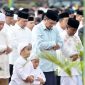 Gubernur Sumatera Utara Muhammad Bobby Afif Nasution melaksanakan Salat Iduladha 1447 Hijriah bersama masyarakat di Lapangan Merdeka, Kota Binjai, Rabu (27/5/2026) pagi. Foto: Ist.