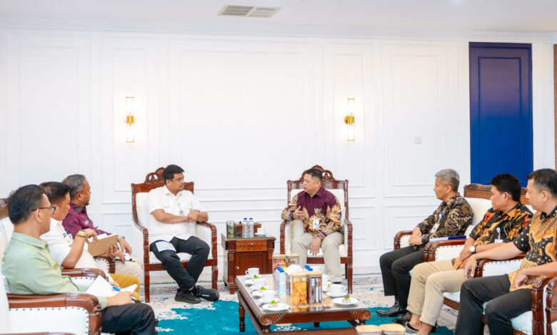 Gubernur Sumatera Utara Muhammad Bobby Afif Nasution menerima audiensi jajaran Televisi Republik Indonesia Stasiun Sumut di ruang kerja Gubernur Sumut, Selasa (26/5/2026), membahas penguatan kolaborasi publikasi pembangunan dan promosi budaya daerah. Foto: Ist.