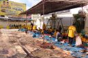 Foto : Suasana saat Pelaksanaan Penyembelihan daging Qurban di Kantor DPD Golkar Sumut (Ika)