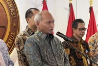 Kepala SKK Migas, Djoko Siswanto, saat memberikan keterangan pers. Beliau mengumumkan penemuan potensi 13 sumur minyak dan gas baru di kawasan transmigrasi Samboja, Kalimantan Timur, dengan cadangan hampir 1 juta barel minyak dan 11,64 miliar kaki kubik gas. Foto: Ist.