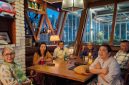 Suasana kehangatan dan keakraban mewarnai pertemuan para tokoh pendiri Kabupaten Samosir di Sport Stube Resto, Pondok Indah Golf, Jakarta, Kamis (28/5/2026). Foto: Ist.