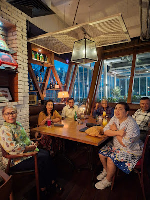 Suasana kehangatan dan keakraban mewarnai pertemuan para tokoh pendiri Kabupaten Samosir di Sport Stube Resto, Pondok Indah Golf, Jakarta, Kamis (28/5/2026). Foto: Ist.