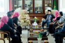 Penjabat (Pj) Sekretaris Daerah Provinsi (Sekdaprov) Sumut, Sulaiman Harahap, saat menerima audiensi pengurus Asosiasi Eksportir dan Produsen Handicraft Indonesia (ASEPHI) di Kantor Gubernur Sumut, Jalan Diponegoro Nomor 30 Medan, Senin (25/5/2026). Foto: Ist.