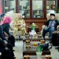 Penjabat (Pj) Sekretaris Daerah Provinsi (Sekdaprov) Sumut, Sulaiman Harahap, saat menerima audiensi pengurus Asosiasi Eksportir dan Produsen Handicraft Indonesia (ASEPHI) di Kantor Gubernur Sumut, Jalan Diponegoro Nomor 30 Medan, Senin (25/5/2026). Foto: Ist.