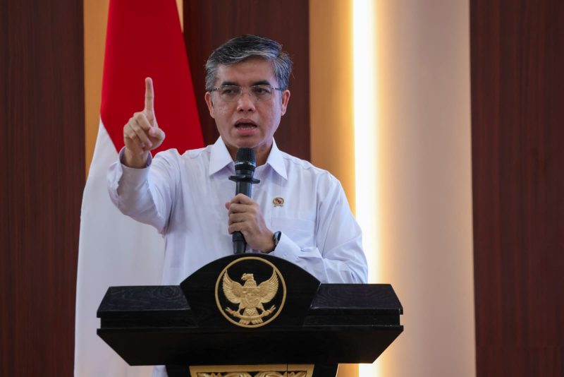Foto: Menteri Ketenagakerjaan, Yassierli, saat menyampaikan keterangan resmi mengenai pengundangan Peraturan Presiden Nomor 25 Tahun 2026 tentang ratifikasi Konvensi ILO Nomor 188. Langkah ini diambil untuk memastikan perlindungan hak dan kesejahteraan awak kapal perikanan sesuai standar internasional.