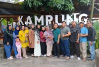 Suasana kebersamaan para alumni dan keluarga besar Yayasan Hidayatul Islam (YAHDI). Mereka akan kembali berkumpul dalam Reuni Akbar YAHDI 2026: Silaturahmi Tanpa Batas yang akan digelar pada 12 Juli 2026 mendatang di Gedung Sekolah YAHDI, Labuhan Deli. Foto: Hendra.
