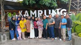 Suasana kebersamaan para alumni dan keluarga besar Yayasan Hidayatul Islam (YAHDI). Mereka akan kembali berkumpul dalam Reuni Akbar YAHDI 2026: Silaturahmi Tanpa Batas yang akan digelar pada 12 Juli 2026 mendatang di Gedung Sekolah YAHDI, Labuhan Deli. Foto: Hendra.