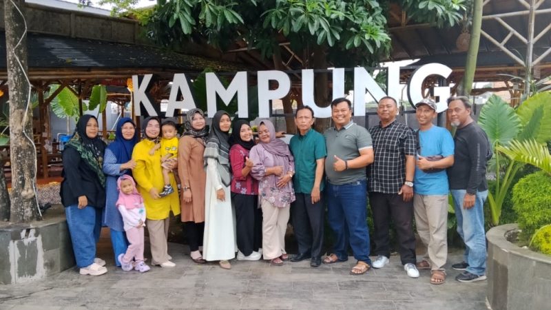 Suasana kebersamaan para alumni dan keluarga besar Yayasan Hidayatul Islam (YAHDI). Mereka akan kembali berkumpul dalam Reuni Akbar YAHDI 2026: Silaturahmi Tanpa Batas yang akan digelar pada 12 Juli 2026 mendatang di Gedung Sekolah YAHDI, Labuhan Deli. Foto: Hendra.