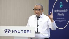 Wakil Menteri Ketenagakerjaan, Afriansyah Noor, saat memberikan keterangan dalam acara Hyundai EV Ecosystem Tour di Cikarang, Bekasi, Selasa (5/5/2026). Ia menekankan pentingnya penyiapan SDM kompeten untuk memenuhi kebutuhan industri hijau dan kendaraan listrik yang tumbuh pesat. Foto: Ist.