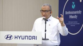 Wakil Menteri Ketenagakerjaan, Afriansyah Noor, saat memberikan keterangan dalam acara Hyundai EV Ecosystem Tour di Cikarang, Bekasi, Selasa (5/5/2026). Ia menekankan pentingnya penyiapan SDM kompeten untuk memenuhi kebutuhan industri hijau dan kendaraan listrik yang tumbuh pesat. Foto: Ist.