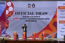Suasana acara pengundian atau official draw turnamen ASEAN U-19 Boys' Championship 2026 yang digelar di Kantor Gubernur Sumatera Utara. Terlihat layar besar menampilkan pembagian pot dan hasil pengelompokan tim-tim peserta, di mana Timnas Indonesia U-19 sebagai tuan rumah dan juara bertahan masuk di Grup A bersama Vietnam, Timor Leste, dan Myanmar. Foto: Miranda.