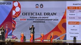 Suasana acara pengundian atau official draw turnamen ASEAN U-19 Boys' Championship 2026 yang digelar di Kantor Gubernur Sumatera Utara. Terlihat layar besar menampilkan pembagian pot dan hasil pengelompokan tim-tim peserta, di mana Timnas Indonesia U-19 sebagai tuan rumah dan juara bertahan masuk di Grup A bersama Vietnam, Timor Leste, dan Myanmar. Foto: Miranda.