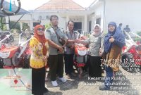 Penyerahan Bantuan Alat Mesin Pertanian TR2 Amberjeck di Labuhanbatu Utara, Kamis (07/05/2026). Penyerahan ini dilakukan langsung oleh Direktur Politeknik Pembangunan Pertanian (Polbangtan) Medan, Dr. Nurliana Harahap, bersama Kepala Dinas Pertanian Kabupaten Labuhanbatu Utara, Drh. Sudarija. Foto: GS
