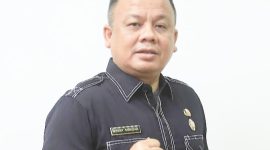 Benny Sinomba Siregar, birokrat senior Pemerintah Kota Medan yang kini menjabat sebagai Kepala Dinas Perpustakaan dan Kearsipan. Sebelumnya, nama Benny sangat dikenal masyarakat karena dedikasinya yang luar biasa selama memimpin Dinas Pendidikan dan Kebudayaan Kota Medan, bahkan dijuluki sebagai 