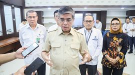Menteri Ketenagakerjaan Yassierli memberikan keterangan pers usai membuka kegiatan Evaluasi Pembinaan dan Sertifikasi Ahli K3 Umum Batch 2 di Jakarta, Selasa (12/5/2026). Foto: Ist.