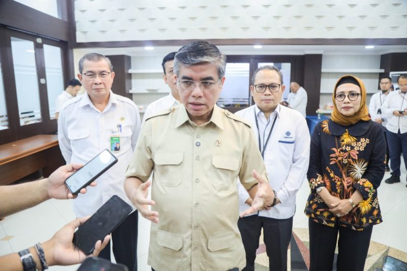 Menteri Ketenagakerjaan Yassierli memberikan keterangan pers usai membuka kegiatan Evaluasi Pembinaan dan Sertifikasi Ahli K3 Umum Batch 2 di Jakarta, Selasa (12/5/2026). Foto: Ist.