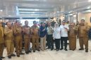 Penyerahan bantuan hewan qurban berupa satu ekor sapi dari Presiden Republik Indonesia kepada Pemerintah Kabupaten Labuhanbatu Utara, Selasa (19/5/2026). Bantuan yang diterima untuk kedua kalinya ini nantinya akan disalurkan di Kecamatan Aek Natas pada perayaan Iduladha 1447 Hijriah. Foto: GS