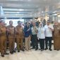 Penyerahan bantuan hewan qurban berupa satu ekor sapi dari Presiden Republik Indonesia kepada Pemerintah Kabupaten Labuhanbatu Utara, Selasa (19/5/2026). Bantuan yang diterima untuk kedua kalinya ini nantinya akan disalurkan di Kecamatan Aek Natas pada perayaan Iduladha 1447 Hijriah. Foto: GS