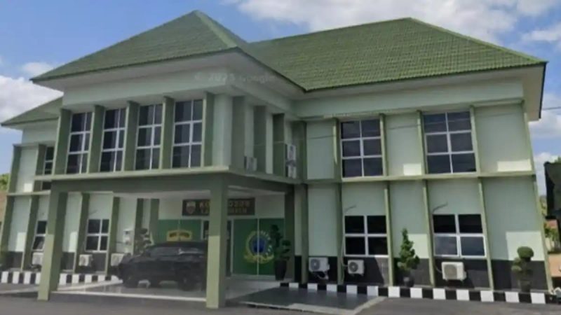 Markas Komando Distrik Militer (Kodim) 0209/Labuhanbatu. Komandan Kodim Letkol Kav. Hanung Kaptiaji membantah keras dugaan adanya potongan anggaran dalam pembangunan gedung Koperasi Desa Kelurahan Merah Putih di wilayah Labuhanbatu Raya, serta menegaskan pelaksanaan program berjalan sesuai aturan dan transparan, Jumat (22/5/2026).