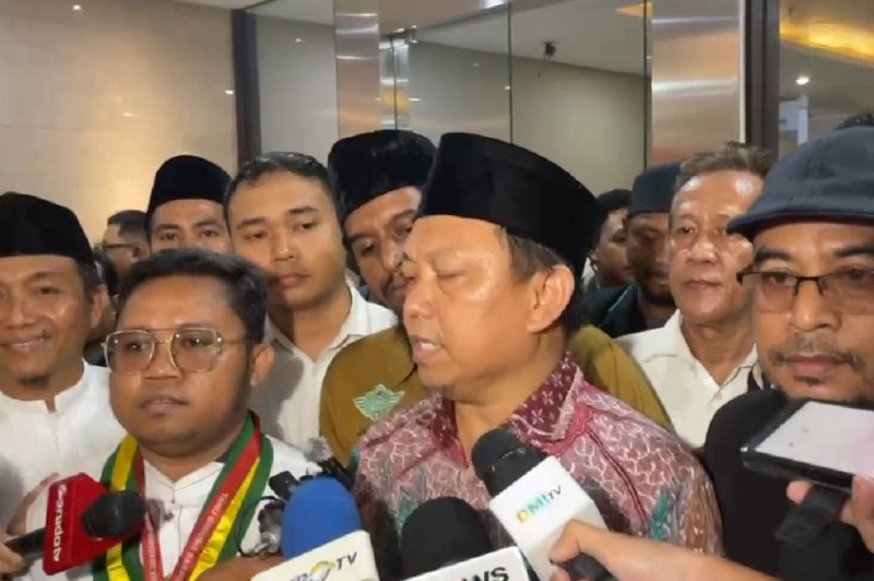 Perwakilan Aliansi Ormas Islam saat memberikan keterangan pers di Bareskrim Polri. Mereka melaporkan Ade Armando, Permadi Arya (Abu Janda), dan Grace Natalie soal video ceramah JK yang dianggap memicu keresahan dan mengancam kerukunan umat beragama. Foto: Ist.