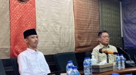 Suasana sidang Majelis Kehormatan Partai Gerindra di Jakarta Selatan, Jumat (15/5/2026), saat membacakan putusan sanksi bagi Achmad Syahri As-Siddiq (kiri), anggota DPRD Jember yang viral karena bermain gim dan merokok saat rapat. Foto: Ist.