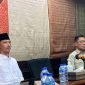 Suasana sidang Majelis Kehormatan Partai Gerindra di Jakarta Selatan, Jumat (15/5/2026), saat membacakan putusan sanksi bagi Achmad Syahri As-Siddiq (kiri), anggota DPRD Jember yang viral karena bermain gim dan merokok saat rapat. Foto: Ist.