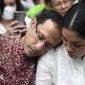​Nadiem Makarim Dituntut 18 Tahun Penjara, Langsung Peluk Istri dan Orangtua. (Foto:Ist) 