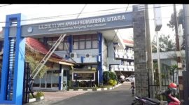 Kantor LLDIKTI Wilayah I Sumatera Utara di Jalan Sempurna, Tanjung Sari Medan, yang menjadi sorotan publik terkait dugaan penggelembungan anggaran sejumlah proyek renovasi dan pengadaan fisik di lingkungan institusi tersebut. Foto: Ist.