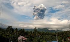 Gunung Dukono Tetap Berstatus Waspada, Erupsi Terbaru Semburkan Abu Setinggi 3.400 Meter