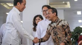 ​Momen Santai di Solo: Jokowi Terhibur Melihat Anak Muda Berjoget 