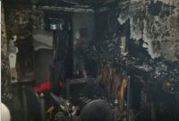 Kondisi bagian dalam rumah di Jalan Agung Perkasa, Tanjung Priok, Jakarta Utara, Rabu (13/5/2026), yang ludes terbakar hebat.