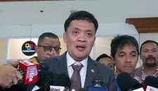 Ketua Majelis Kehormatan Partai Gerindra, Habiburokhman, memberikan keterangan pers terkait sidang etik yang akan digelar Mahkamah Partai pada Jumat (15/5/2026) pukul 14.00 WIB. Foto: Ist.