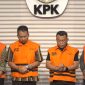 Bupati Ponorogo non-aktif, Sugiri Sancoko (kedua dari kanan) ditetapkan tersangka kasus dugaan korupsi yang mencakup tiga klaster di lingkungan Pemkab Ponorogo. Foto: Ist.