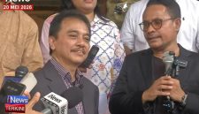 Kuasa hukum Roy Suryo, Abdul Gafur Sangadji (kanan), memberikan keterangan pers di Polda Metro Jaya, Rabu (20/5/2026). Ia mengonfirmasi bahwa pihaknya telah resmi melaporkan Rismon Sianipar, istri, serta timnya atas dugaan pemalsuan dokumen berupa nomor ISBN pada buku Gibran End Game cetakan pertama, dengan melampirkan Pasal 391 KUHP sebagai dasar hukum laporan. Foto: Ist.