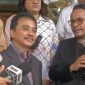 Kuasa hukum Roy Suryo, Abdul Gafur Sangadji (kanan), memberikan keterangan pers di Polda Metro Jaya, Rabu (20/5/2026). Ia mengonfirmasi bahwa pihaknya telah resmi melaporkan Rismon Sianipar, istri, serta timnya atas dugaan pemalsuan dokumen berupa nomor ISBN pada buku Gibran End Game cetakan pertama, dengan melampirkan Pasal 391 KUHP sebagai dasar hukum laporan. Foto: Ist.