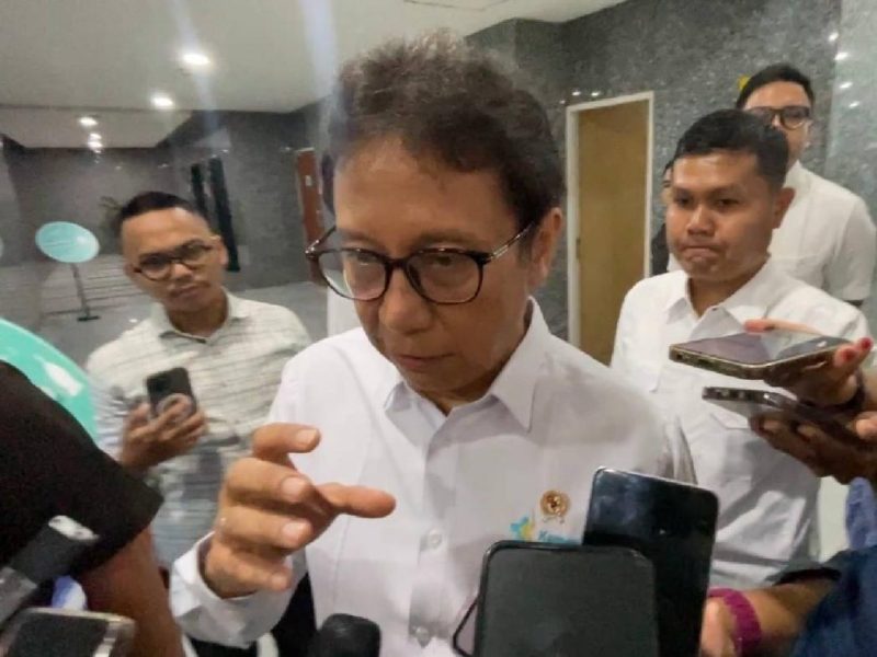 Menteri Kesehatan Budi Gunadi Sadikin saat memberikan keterangan pers kepada awak media. Ia menjelaskan langkah-langkah antisipasi yang dilakukan pemerintah dalam menghadapi potensi penyebaran Hantavirus, termasuk penguatan sistem deteksi dini dan pengawasan kesehatan. Foto: Ist.