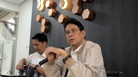 Menteri Keuangan, Purbaya Yudhi Sadewa, saat memberikan keterangan pers. Beliau menegaskan bahwa kebijakan WFH bagi ASN masih bersifat sementara dan keberlanjutannya akan sangat bergantung pada perkembangan harga minyak dunia serta kondisi anggaran negara. Foto: Ist.