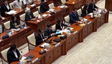 Rapat Kerja Menteri Komunikasi dan Digital Meutya Hafid bersama Komisi I DPR RI di Kompleks Parlemen, Senayan, Jakarta, Senin (18/5/2026).