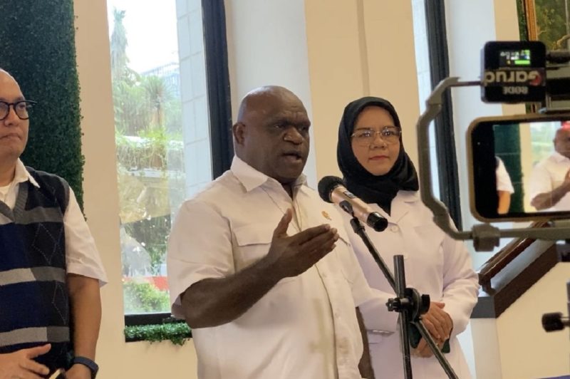 Menteri HAM Natalius Pigai menyebut 20 orang tewas dalam lima peristiwa kekerasan di Papua selama sebulan terakhir. Foto: Ist.