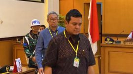 Oditur Militer menghadirkan Dokter Spesialis Mata, Faraby Martha dan Dokter Spesialis Bedah Plastik, Parintosa Atmodiwirjo dalam persidangan lanjutan kasus penyiraman air keras di Pengadilan Militer II-08 Jakarta, Rabu (20/5/2026). Foto: Ist.