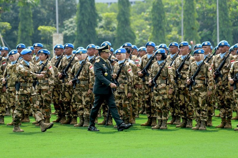 Panglima TNI Jenderal Agus Subiyanto melepas 744 personel TNI untuk menjalankan misi perdamaian UNIFIL. Foto: Ist.