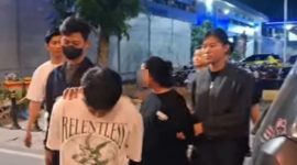 Polisi mengamankan pasangan kekasih yang diduga menyiarkan konten pornografi melalui aplikasi di Medan. Foto: Ist.